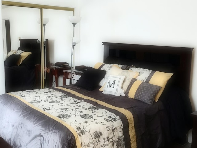 bedroom with a closet