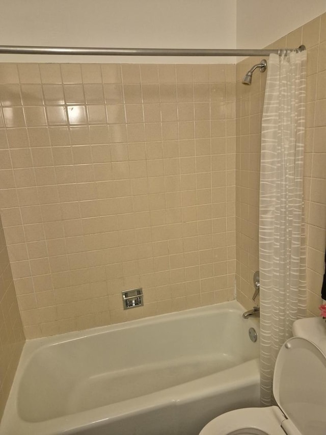 full bath with toilet and shower / bath combination with curtain