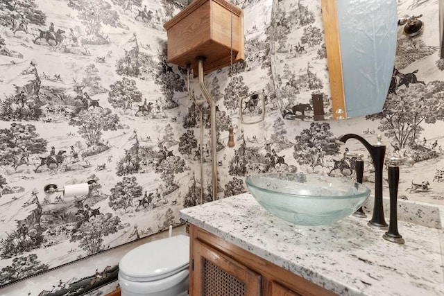 41W072 Bowes Rd, Elgin, IL 60124 - bathroom with vanity and wallpapered walls