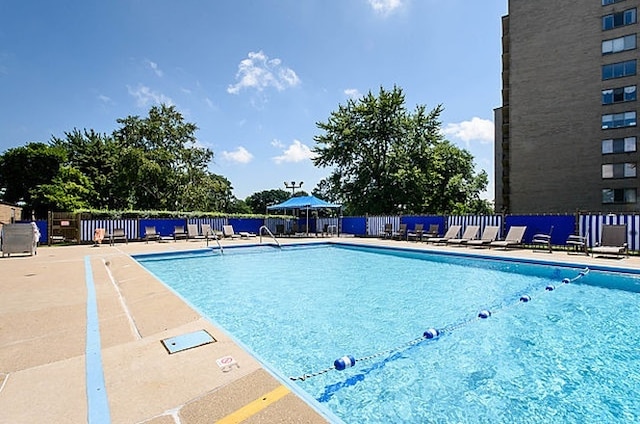 7033 N Kedzie Ave Unit 701, Chicago, IL 60645 - community pool featuring a patio area
