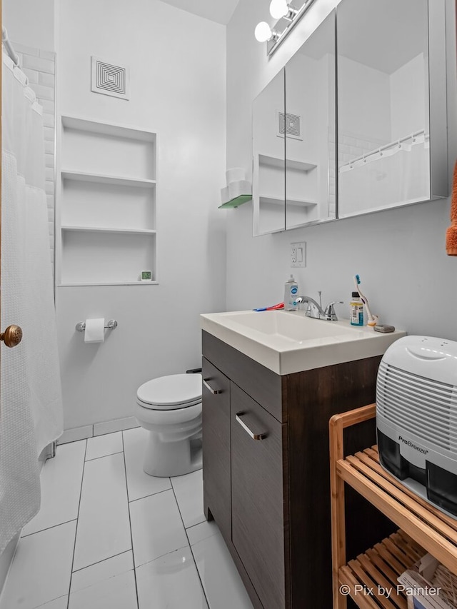 3516 N Reta Ave, Chicago, IL 60657 - bathroom featuring vanity and built in features