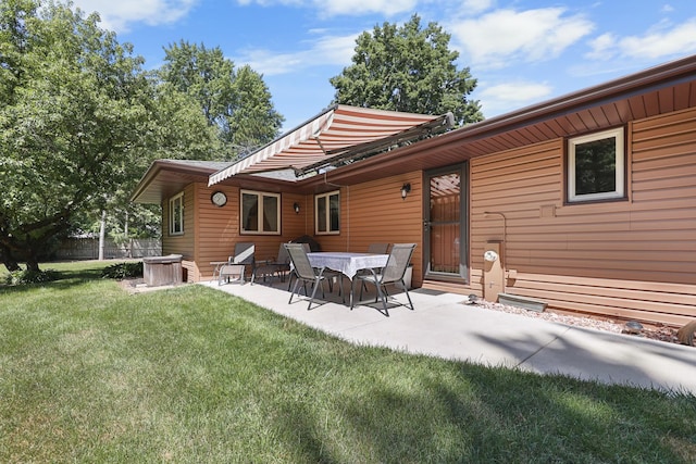 5955 E S Prairie Dr, Morris, IL 60450 - back of house with a patio