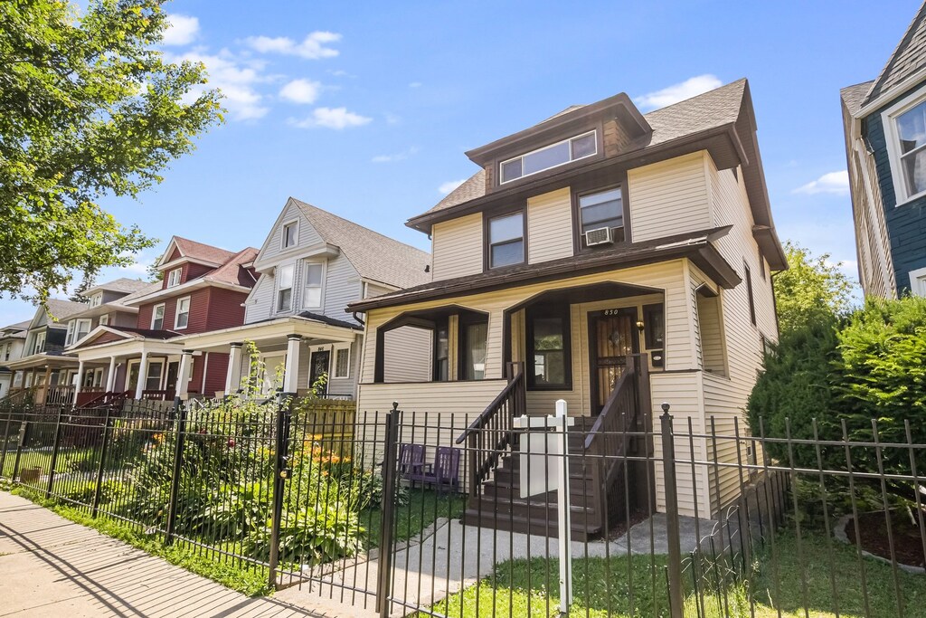 850 N Lorel Ave, Chicago, IL 60651 - photo 1