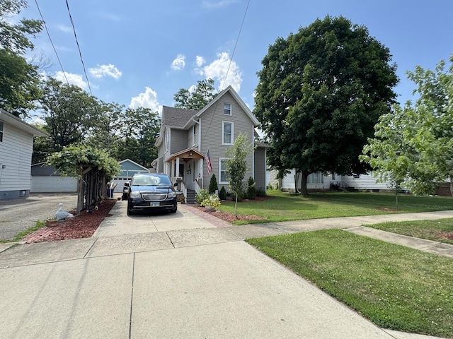 307 Christie St, Ottawa, IL 61350 - traditional-style house featuring driveway and a front lawn