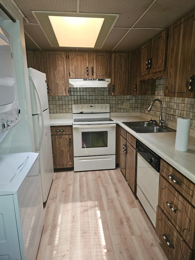 14536 S Muskegon Ave Unit 3B, Burnham, IL 60633 - kitchen featuring white appliances, under cabinet range hood, light countertops, decorative backsplash, and light wood-type flooring