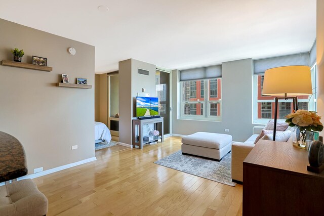 345 N La Salle Dr Unit 1010, Chicago, IL 60654 - living area featuring light wood-style floors and baseboards