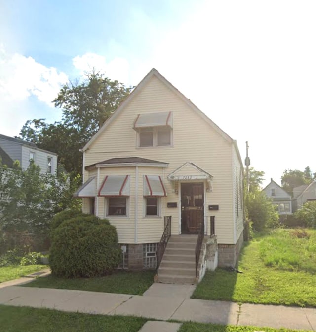 7232 S Aberdeen St, Chicago, IL 60621 - bungalow with a front lawn