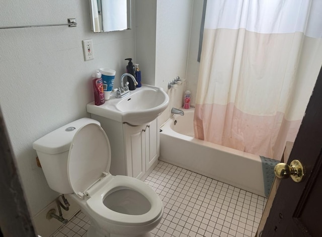 7232 S Aberdeen St, Chicago, IL 60621 - full bath featuring shower / bath combo with shower curtain, vanity, and tile patterned floors