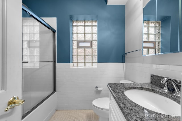 5323 S Harper Ave S Unit 1, Chicago, IL 60615 - full bath featuring tile walls, vanity, plenty of natural light, tile patterned floors, and a wainscoted wall