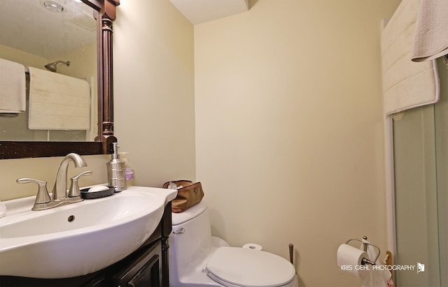 1247 Cavell Ave, Highland Park, IL 60035 - bathroom with toilet and vanity