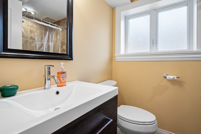 7726 S Moody Ave, Burbank, IL 60459 - bathroom with vanity and curtained shower