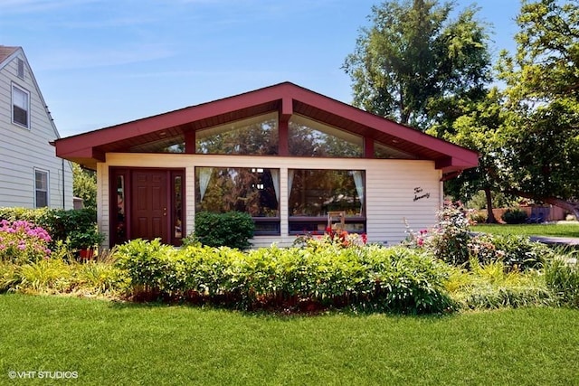 270 W Fremont Ave, Elmhurst, IL 60126 - exterior space with a yard