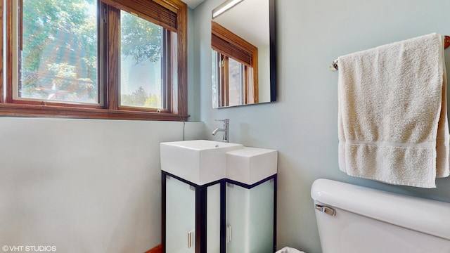 270 W Fremont Ave, Elmhurst, IL 60126 - half bath with toilet and vanity