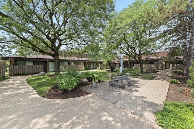 485 Raintree Ct Unit B, Glen Ellyn, IL 60137 - rear view of property with a patio