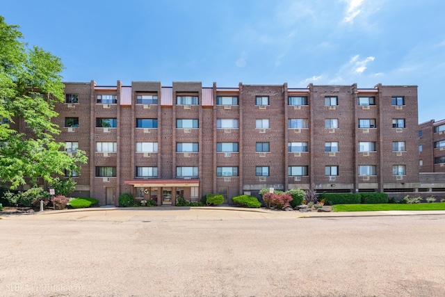 4623 N Chester Ave Unit 409, Chicago, IL 60656 - photo 1