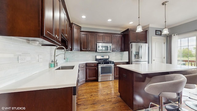 17958 Fountain Cir, Orland Park, IL 60467 - kitchen featuring stainless steel appliances, ornamental molding, a breakfast bar area, light countertops, and decorative backsplash
