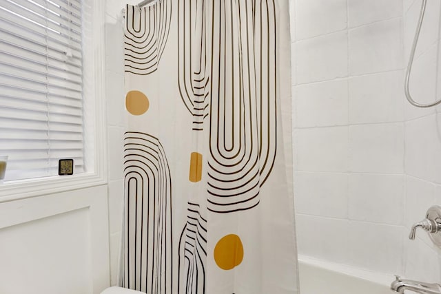 1428 W Lexington St Unit 1, Chicago, IL 60607 - bathroom view of shower / bath combo with shower curtain