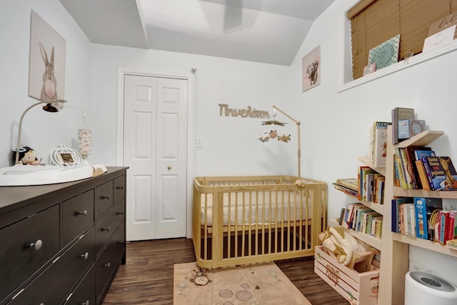 1428 W Lexington St Unit 1, Chicago, IL 60607 - bedroom featuring dark wood finished floors, lofted ceiling, and a crib