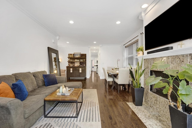 1428 W Lexington St Unit 1, Chicago, IL 60607 - living room featuring crown molding, wood finished floors, and recessed lighting