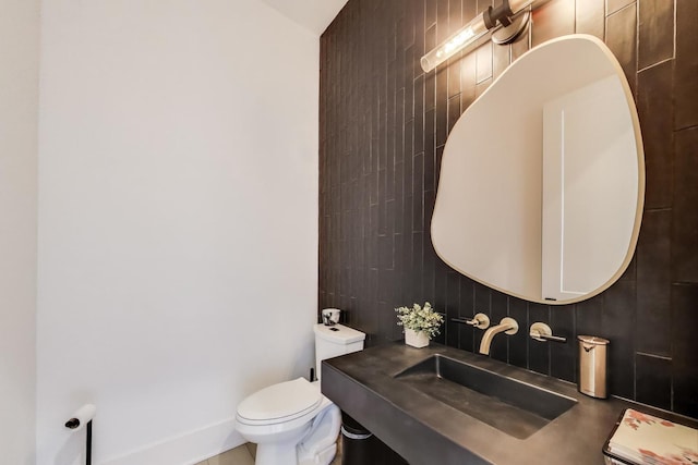 16226 Syd Creek Dr, Homer Glen, IL 60491 - bathroom with tile walls and tasteful backsplash