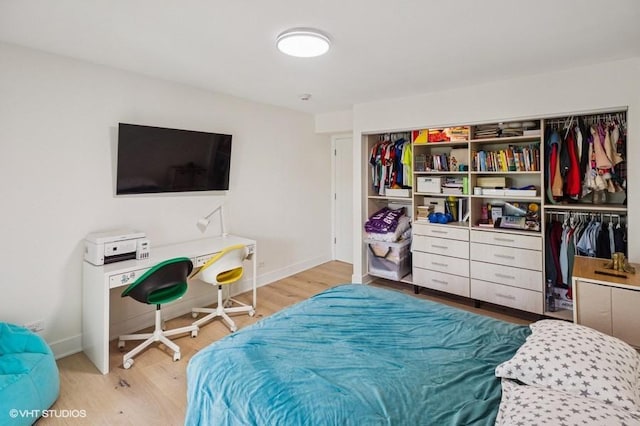 4050 Dundee Rd Unit 209, Northbrook, IL 60062 - bedroom with light wood-style floors and baseboards