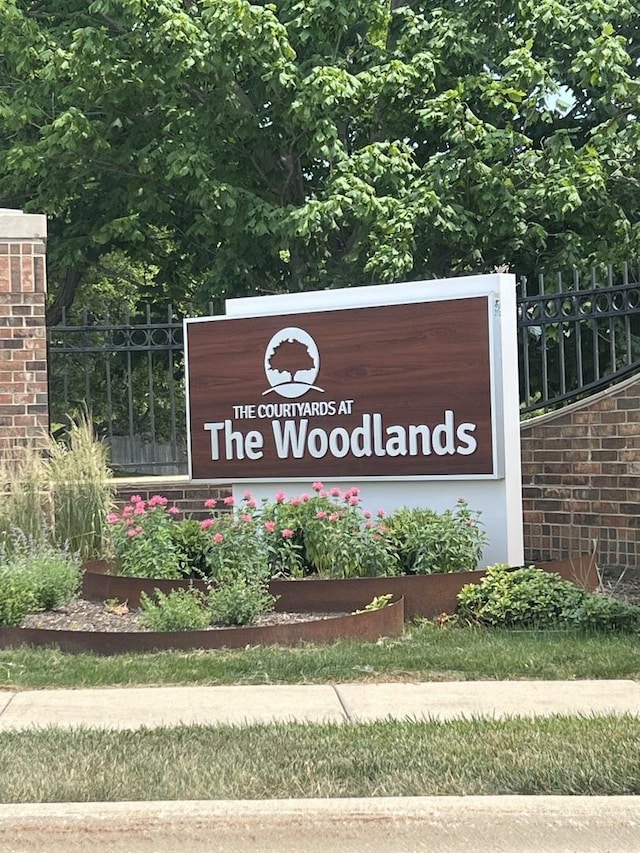 166 Willow Pkwy Unit 166, Buffalo Grove, IL 60089 - view of community sign