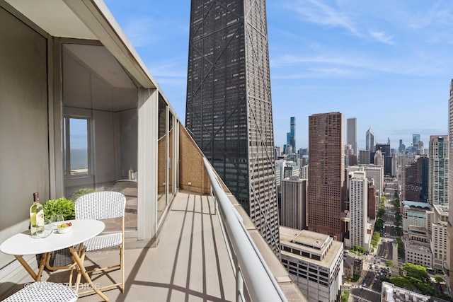 950 N Michigan Ave Unit 4904, Chicago, IL 60611 - balcony featuring a skyline view