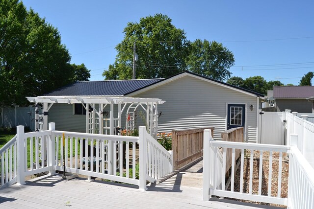 707 Omaha Ave, Lincoln, IL 62656 - view of wooden deck