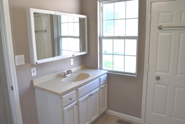 707 Omaha Ave, Lincoln, IL 62656 - bathroom featuring vanity