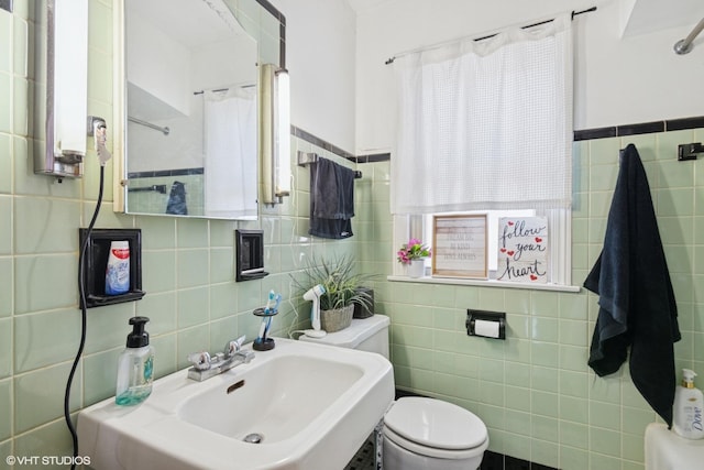 10536 S Artesian Ave, Chicago, IL 60655 - full bathroom featuring tile walls and a sink