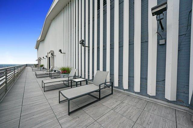 3150 N Lake Shore Dr Unit 14E, Chicago, IL 60657 - view of deck
