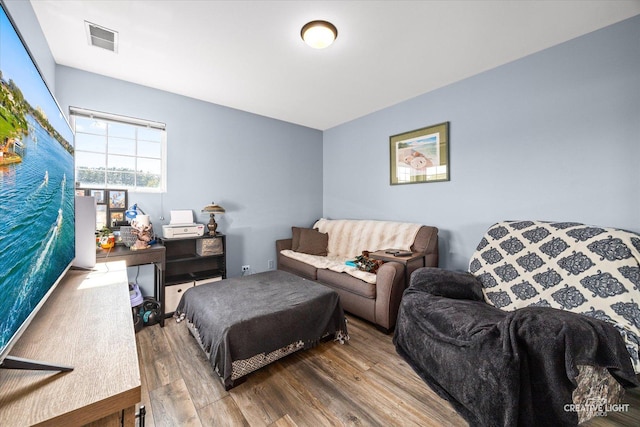 503 Huntington Ct Unit 503, Oswego, IL 60543 - living room featuring wood finished floors