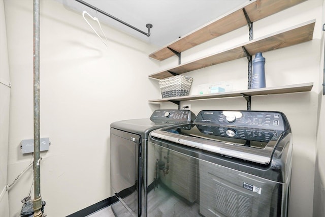 10417 Massasoit Ave, Oak Lawn, IL 60453 - laundry room featuring washer and clothes dryer