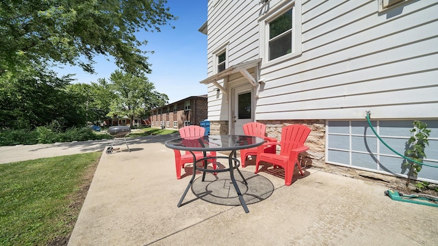 611 S Hennepin Ave, Dixon, IL 61021 - view of patio / terrace