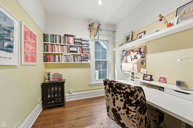 5729 S Harper Ave, Chicago, IL 60637 - home office featuring wood finished floors and built in desk