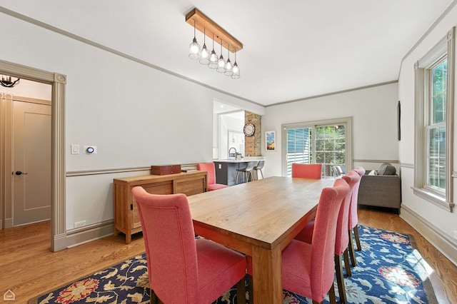 5729 S Harper Ave, Chicago, IL 60637 - dining area featuring light wood finished floors and baseboards