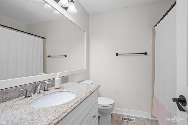 447 Newport Dr, Naperville, IL 60565 - full bath featuring vanity, tile patterned flooring, and a shower with curtain