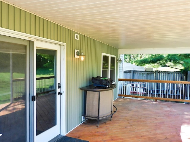 565 Sandra Cir, Freeport, IL 61032 - view of deck