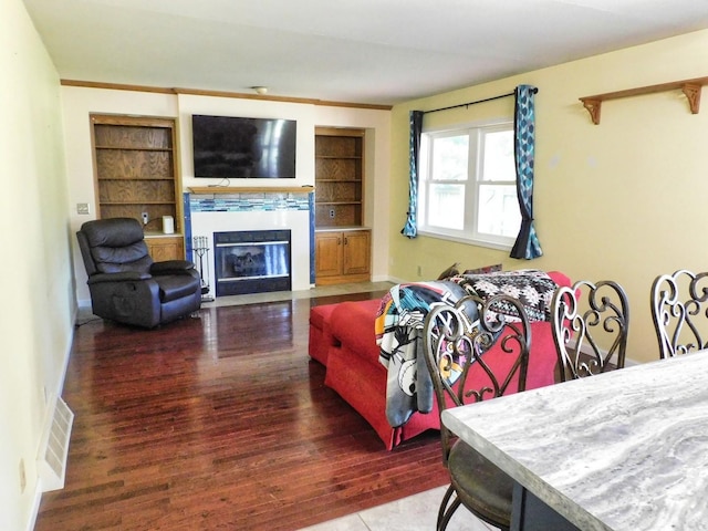 565 Sandra Cir, Freeport, IL 61032 - living area featuring wood finished floors, a fireplace with flush hearth, and built in features