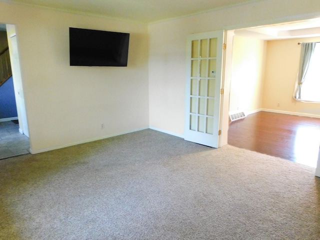 565 Sandra Cir, Freeport, IL 61032 - carpeted spare room featuring crown molding and baseboards