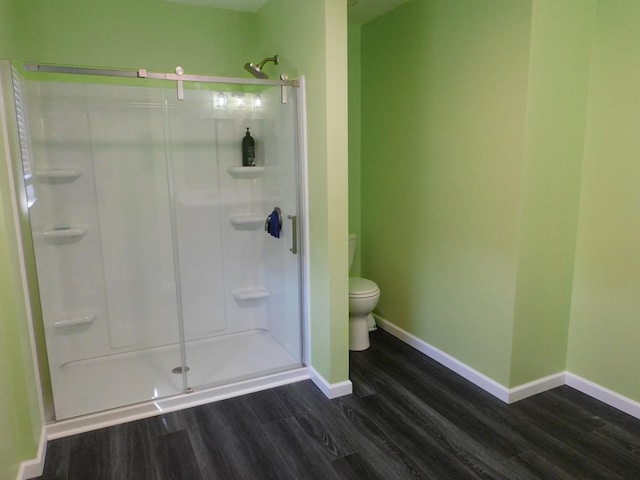 565 Sandra Cir, Freeport, IL 61032 - full bathroom with wood finished floors and a stall shower