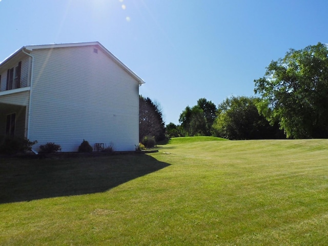565 Sandra Cir, Freeport, IL 61032 - view of green lawn