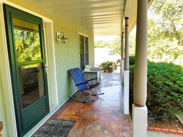 565 Sandra Cir, Freeport, IL 61032 - view of covered porch