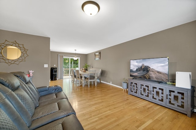 609 W Romeo Rd, Romeoville, IL 60446 - living area featuring light wood-style flooring