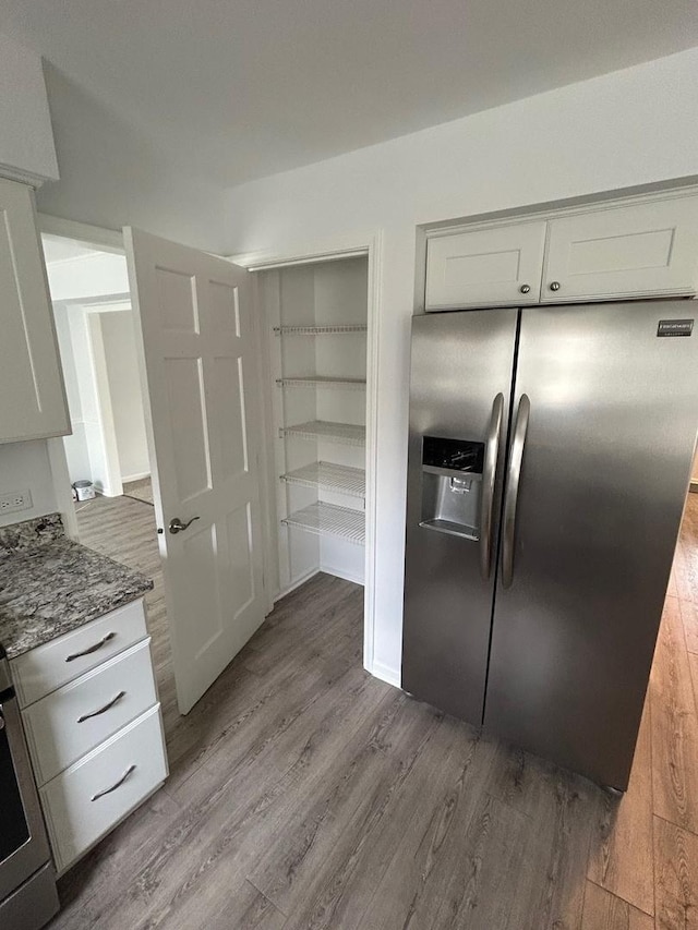 105 Golf View Cir, Prospect Heights, IL 60070 - kitchen with stainless steel fridge, wood finished floors, and range
