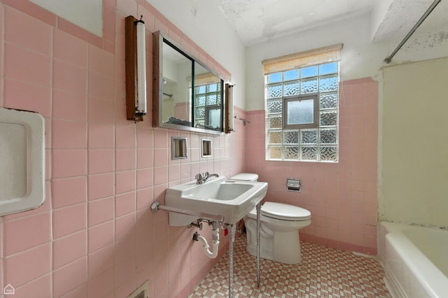 2644 W 94th St, Evergreen Park, IL 60805 - full bathroom featuring tile walls and wainscoting