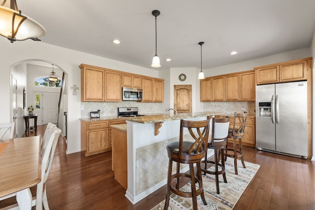 501 Blackstone Ct, Lake Villa, IL 60046 - kitchen with appliances with stainless steel finishes, dark wood-type flooring, arched walkways, recessed lighting, and a kitchen island with sink
