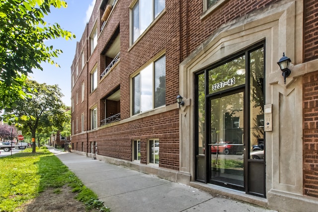 3237 W Sunnyside Ave Unit 1E, Chicago, IL 60625 - entrance to property with brick siding
