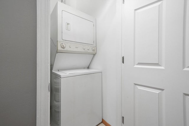 6139 S King Dr, Chicago, IL 60637 - laundry room with stacked washer and clothes dryer