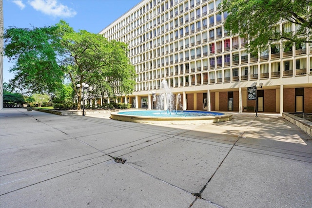 1450 E 55th Pl Unit 317S, Chicago, IL 60637 - view of pool